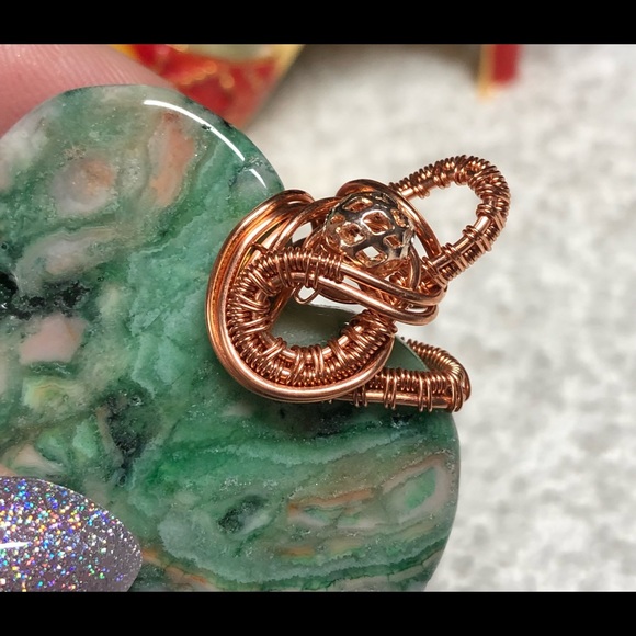 Pretty wire wrapped green heart stone - Picture 10 of 14